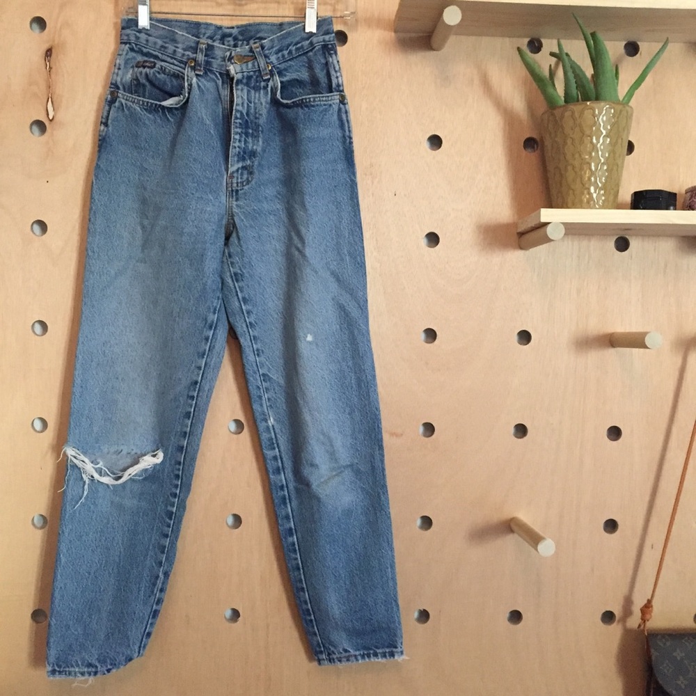High waisted vintage jeans